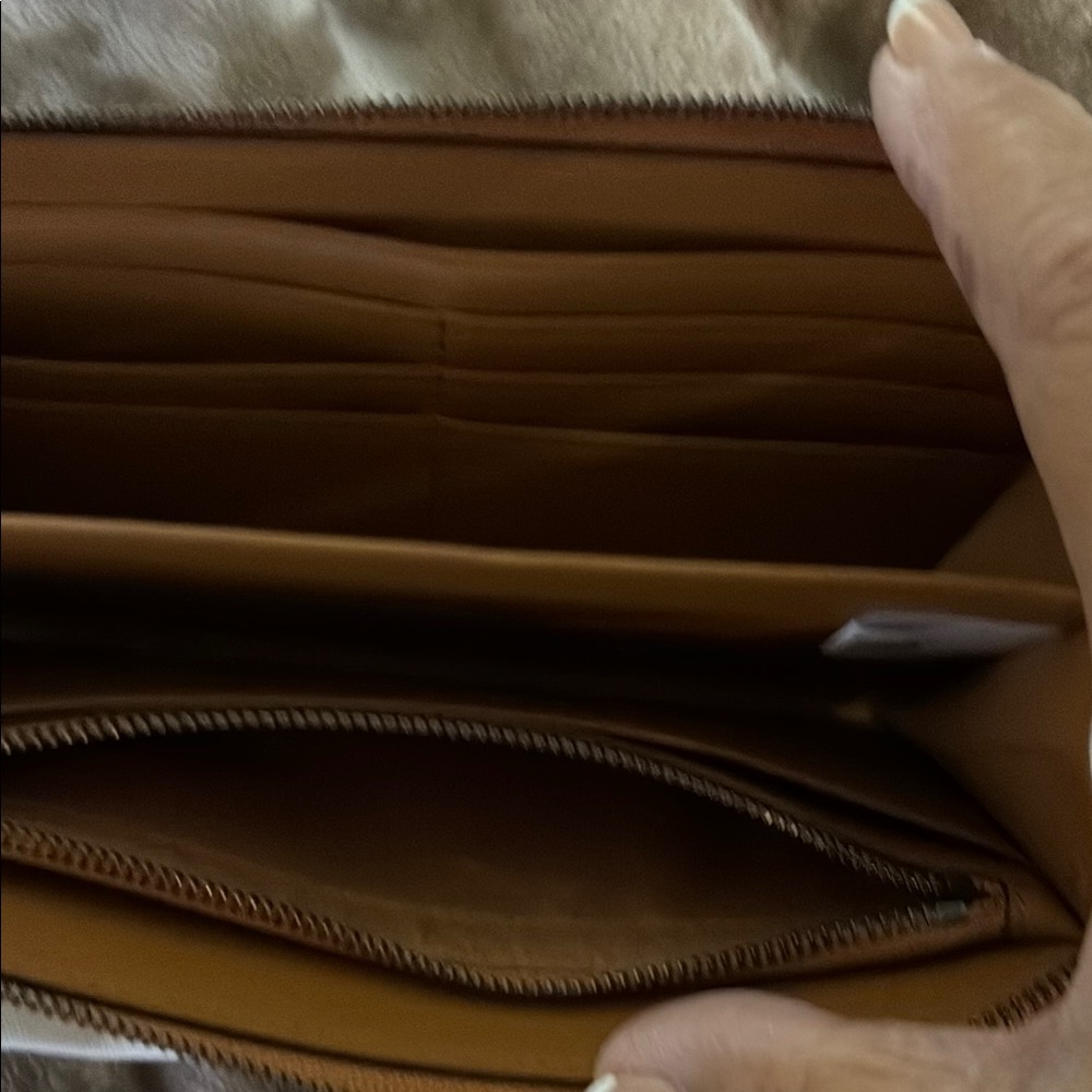 MCM Brown Logo Clutch - Picture 2 of 10